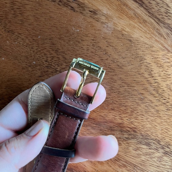 Micheal Kors analog watch like new - Picture 4 of 6